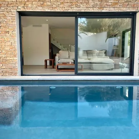Βίλα 3 Bedroom With Private Pool