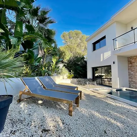 Βίλα 3 Bedroom With Private Pool